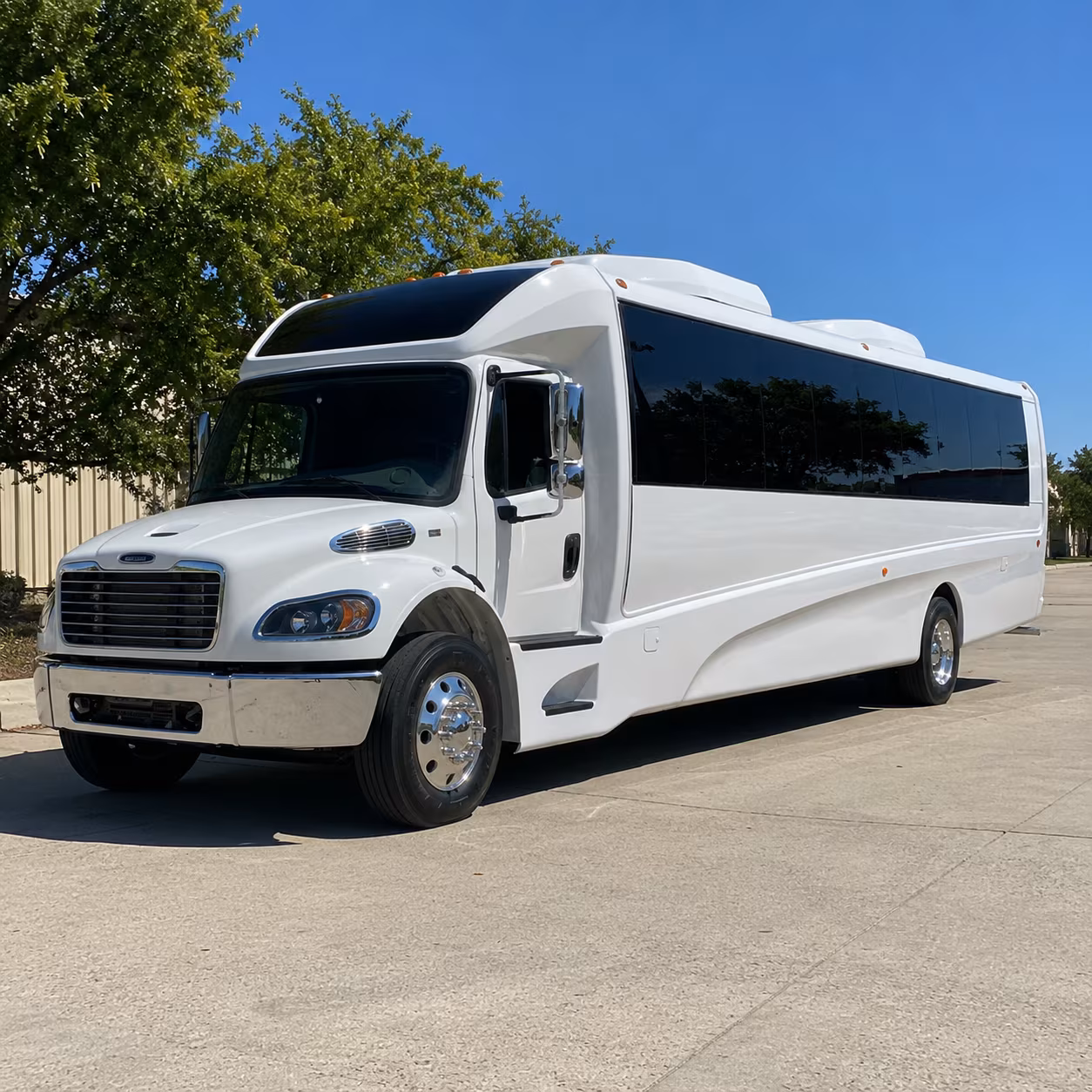 lauderhill 28 passenger minibus